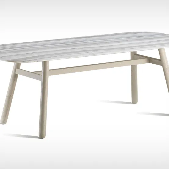 Tavolo Green-T con top in marmo striato apuano e base in Rovere massello de L'Origine