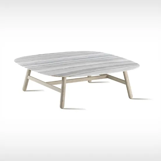 Tavolino Green T con top in marmo striato apuano e base in rovere massello de L'Origine