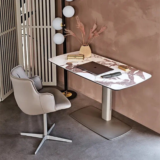 Scrittoio regolabile Runner Keramik con struttura in acciaio e piano in ceramica Marmi di Cattelan Italia