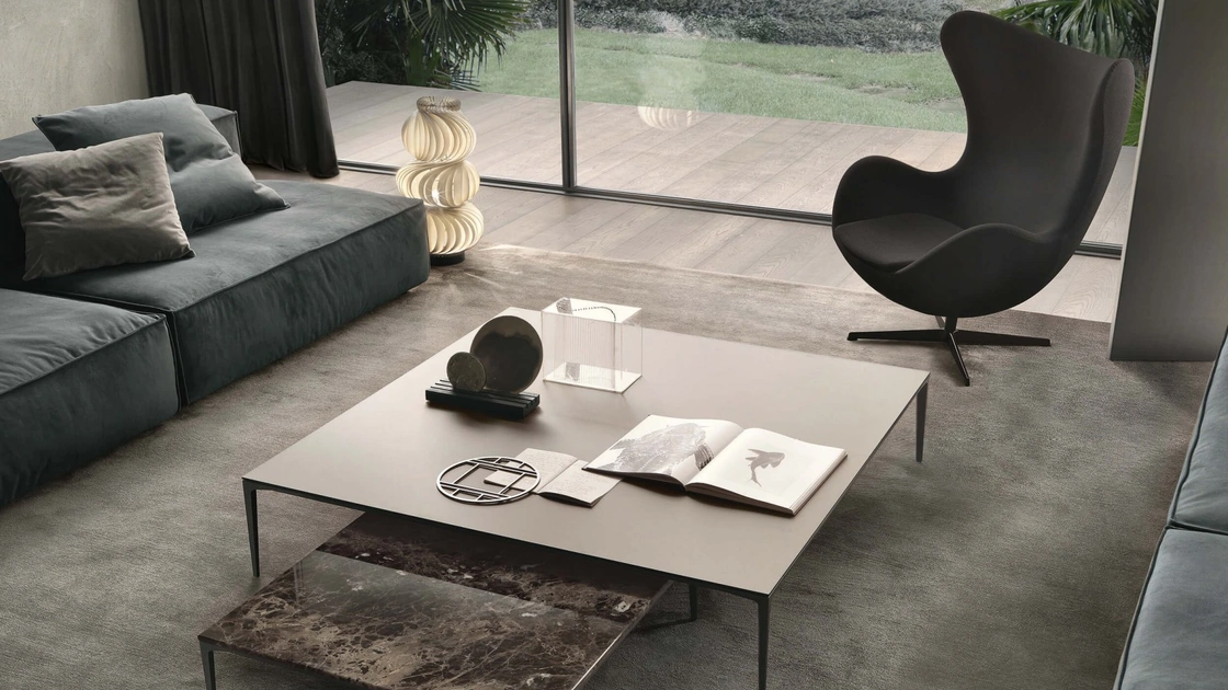 Tavolino quadrato Tray in marmo o laccato di Rimadesio