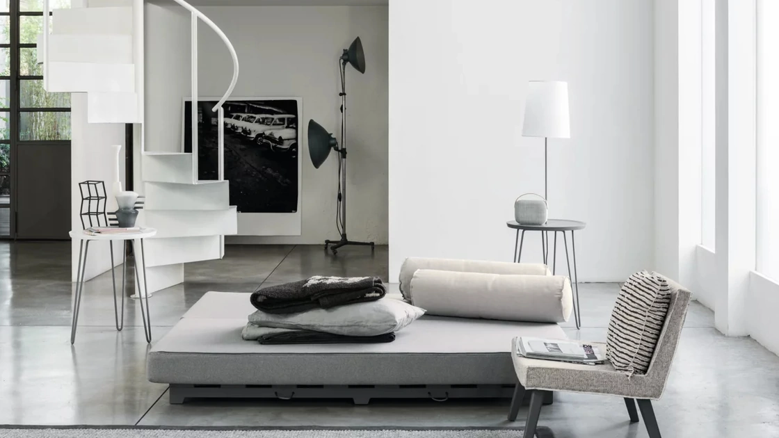 Lampada da terra LC 47 in acciaio e pergamena di Gervasoni