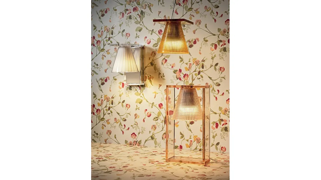 Lampada Light Air in policarbonato da tavolo e nella versione a parete e sospesa di Kartell