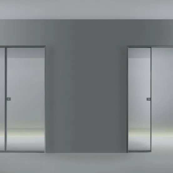 Porta per interni scorrevole Spin in vetro con telaio in alluminio Rimadesio