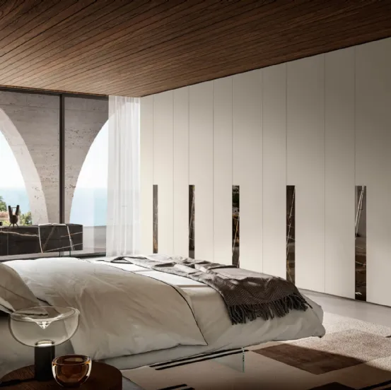 Armadio con ante battenti laccato Bianco Key inserto Marble XGlass in vetro effetto marmo di Lago