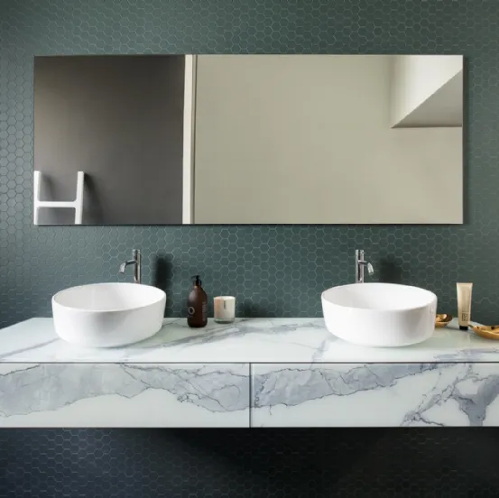 Mobile da Bagno sospeso 36e8 03 in vetro finitura effetto marmo con Doppio Lavabo di Lago