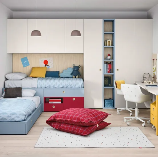 Cameretta a ponte con due letti e scrivania doppia Kids space 20 di Nidi