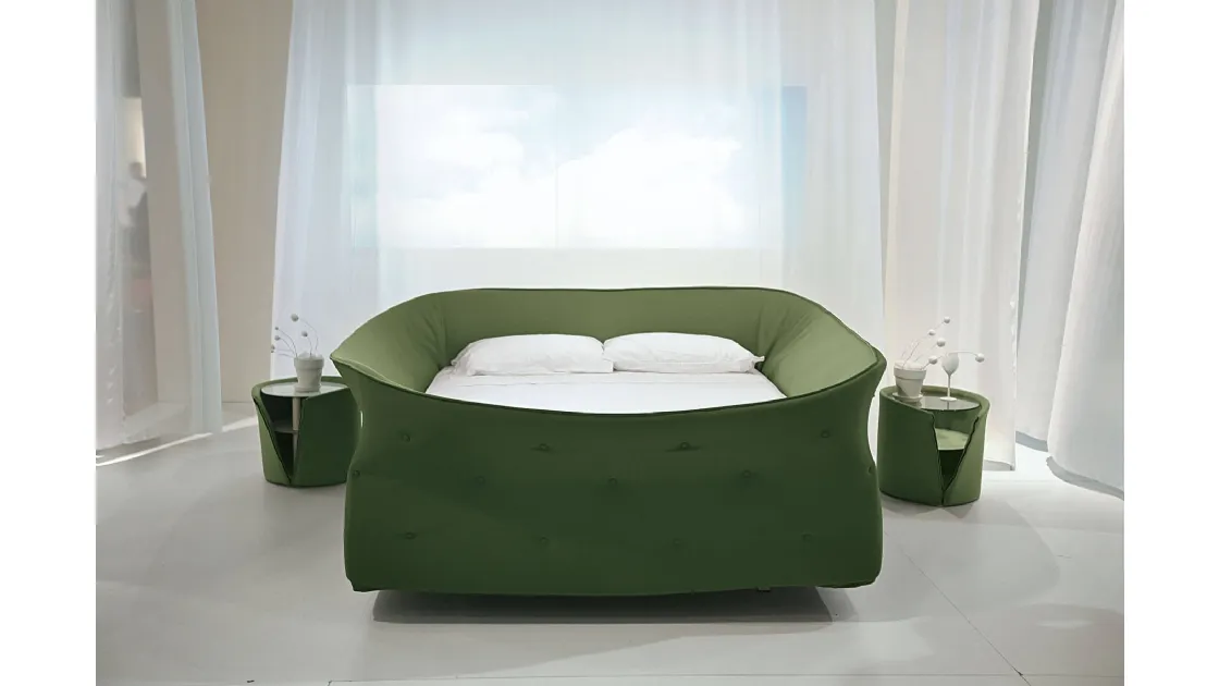 Letto imbottito Colletto 1800 circondato da soffice tessuto che può essere alzato o abbassato di Lago