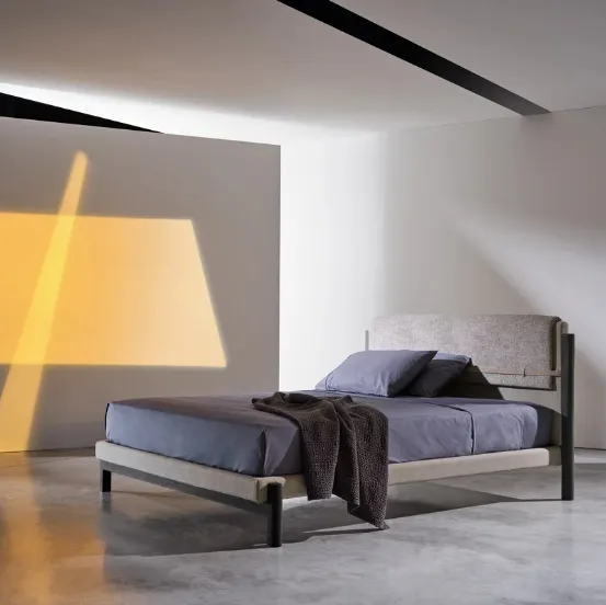 Letto in tessuto Strap di Gervasoni