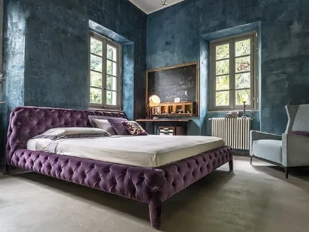 Letto di design Windsor Dream in tessuto imbottito Viola lavorazione capitonné di Arketipo