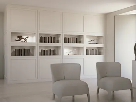 Libreria a muro Aeterna 03 in laccato opaco Bianco con ante battenti e vani a giorno de L'Origine