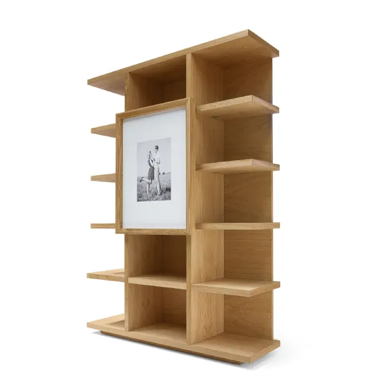 Libreria componibile Sakari in legno listellare impiallacciato di Riva1920