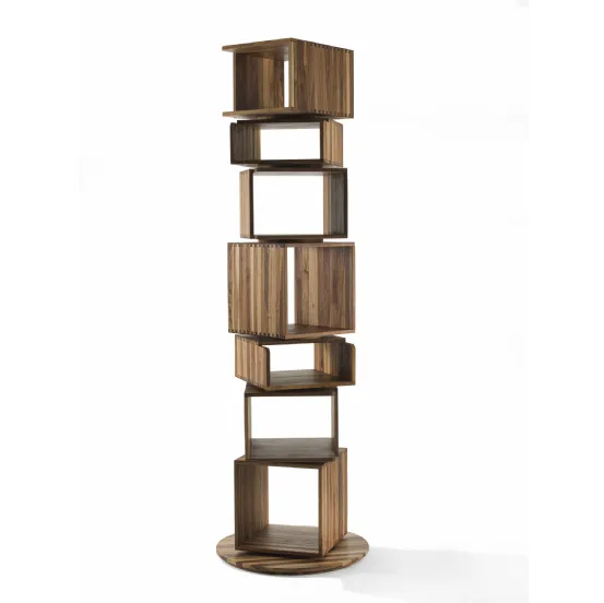 Libreria Step by Step costituita da moduli in legno massello impilati a colonna su base girevole di Riva1920