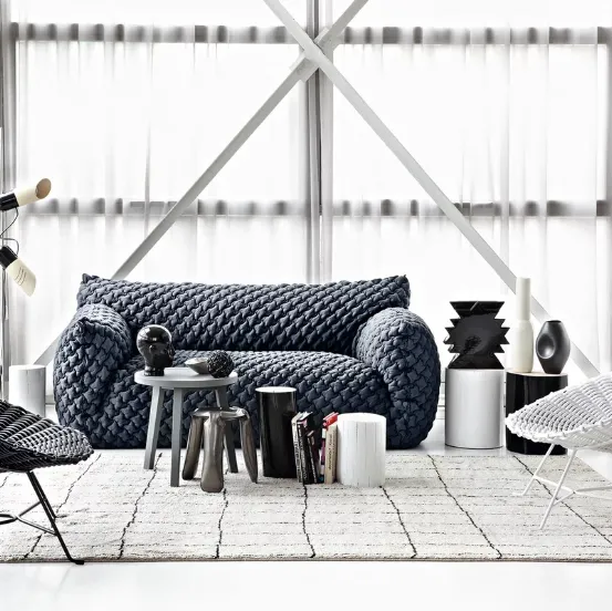 Poltroncina Sweet in metallo con intreccio in PVC di Gervasoni