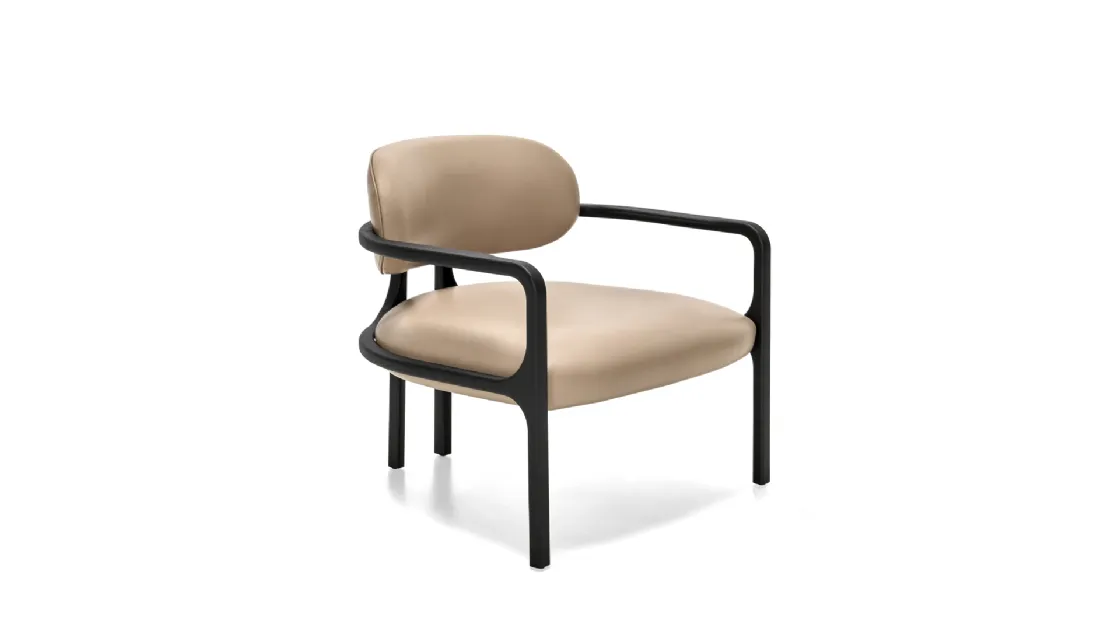 Poltroncina Brasilia in pelle con struttura in frassino nero di Arketipo