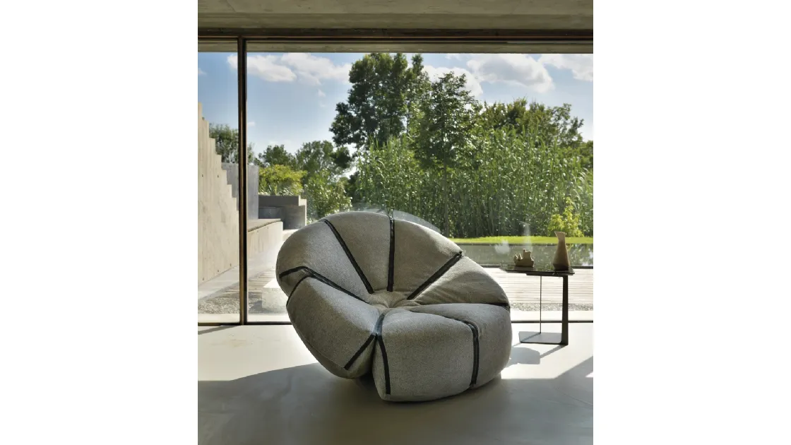 Poltrona di design a forma di fiore in tessuto Lol:) di Arketipo