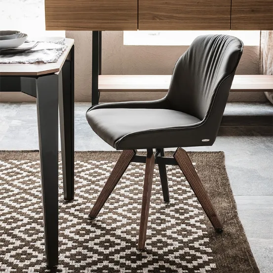 Sedia in tessuto con gambe in legno Tyler di Cattelan Italia