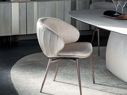 Sedia Charlotte in tessuto e pelle di Cattelan Italia