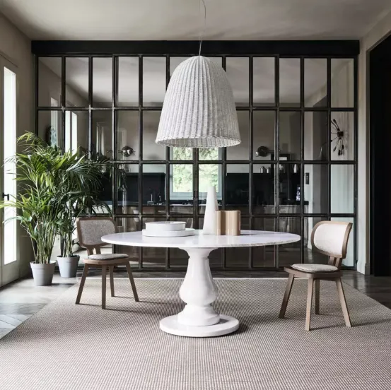 Tavolo Gray 38 in marmo bianco di Carrara e base in millgres di Gervasoni