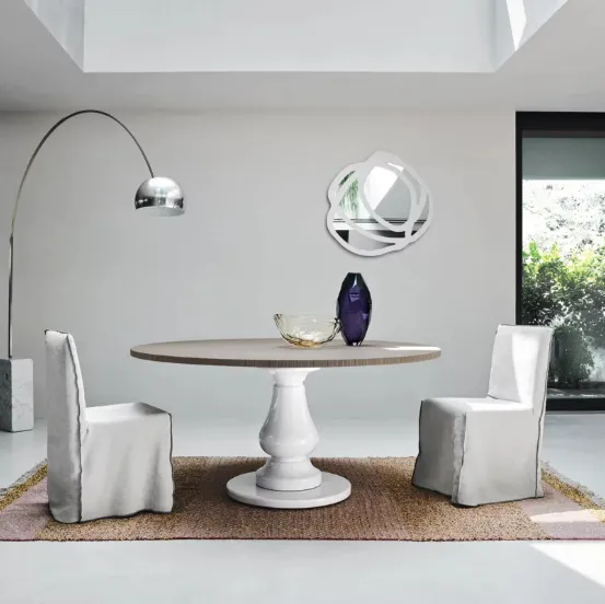 Tavolo Gray 38 con top in legno e base in millgres bianco di Gervasoni