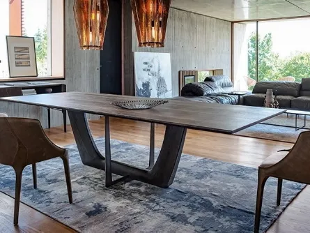 Tavolo Greenwich con top in legno e base in legno e metallo Arketipo