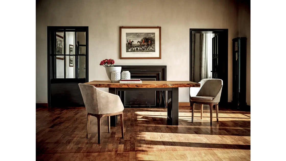 Tavolo Kauri Auckland con top in massello di Kauri e base in ferro di Riva1920