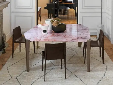 Tavolo Milestone con top irregolare in marmo Rosa di Arketipo