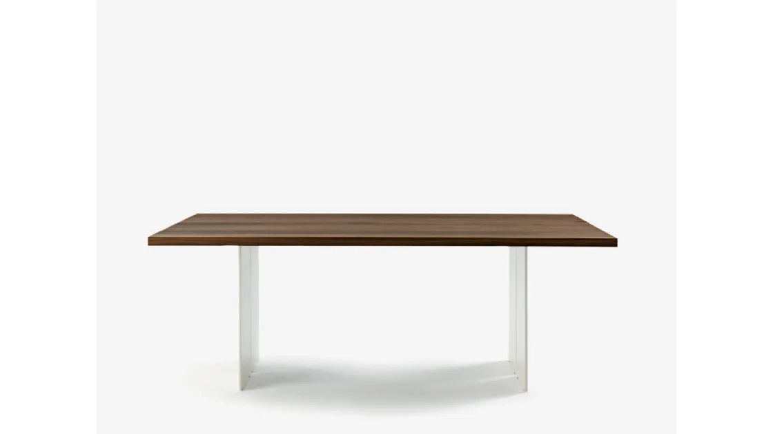 Tavolo Natura Squared in legno massello a liste incollate con bordi squadrati e gambe in ferro di Riva1920