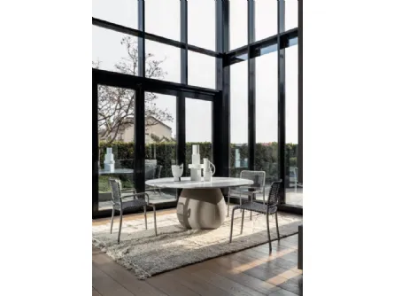 Tavolo Next 236 in marmo con base in cemento di Gervasoni