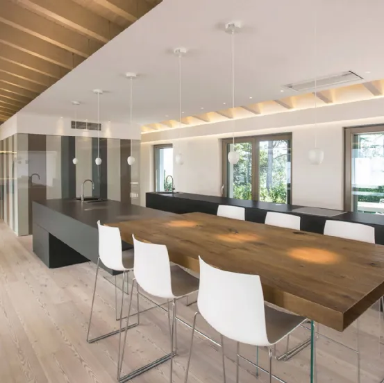 Cucina Design 36e8 Fenix lineare Grigio Bromo con tavolo integrato in legno di Lago