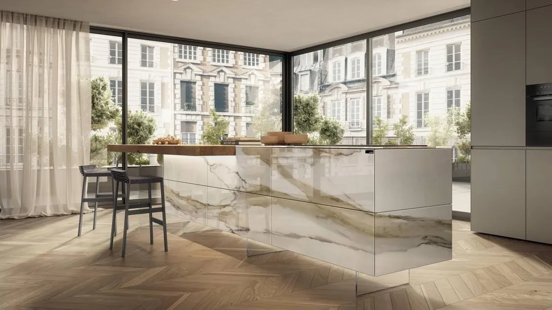 Cucina Design con isola 36e8 Project 2813 in vetro effetto marmo di Lago