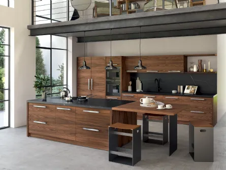 Cucina Design con isola Grangusto in legno di Noce con top in Dekton effetto marmo di Riva1920