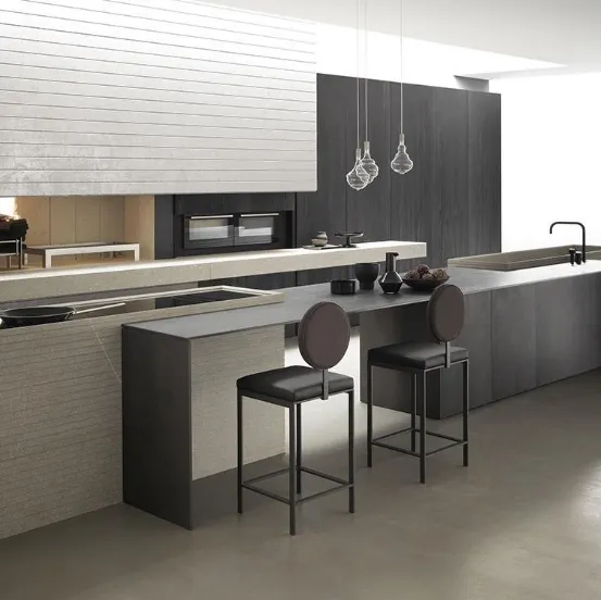 Cucina Design con isola Blade in Gres Black Metal, Pietra Piasentina e Cedro Brown di Modulnova