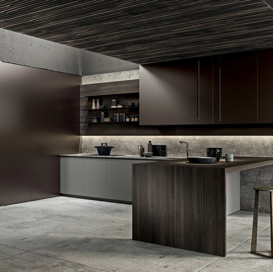Cucina Design con penisola Twenty in laccato e Eucalipto di Modulnova