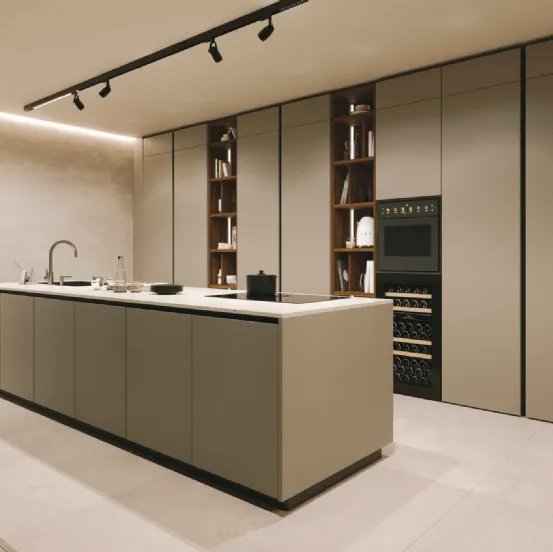 Cucina Moderna con isola Pratica 2413 di La Casa Moderna
