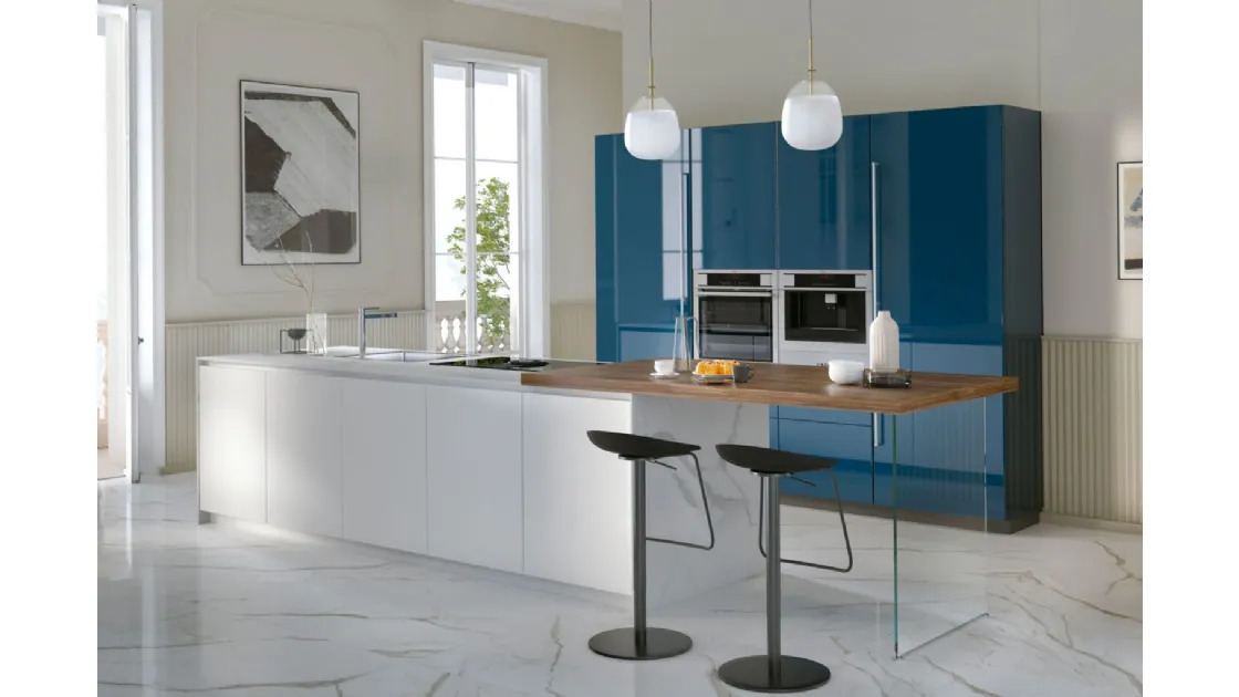 Cucina Moderna con isola Pratica 07 Tag in Pet e laccato lucido di La Casa Moderna