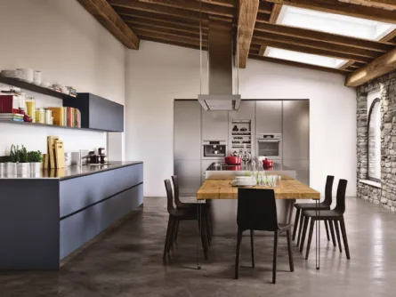 Cucina Moderna Sistematica con isola 06 Pura in acciaio e laccato di La Casa Moderna