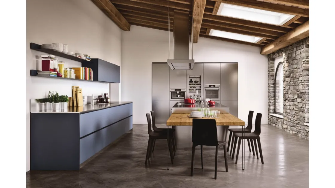 Cucina Moderna Sistematica con isola 06 Pura in acciaio e laccato di La Casa Moderna
