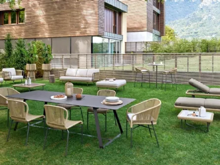 Arredo da esterno Cricket con struttura in alluminio verniciato e intreccio in fibra sintetica di Varaschin