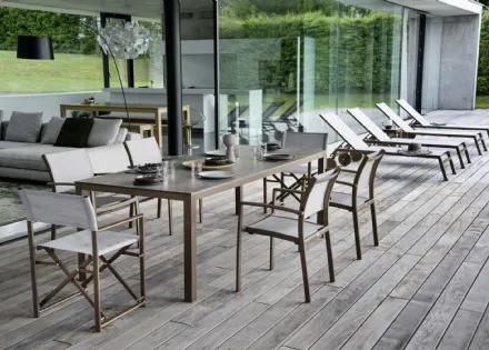 Arredo da esterno in metallo e tessuto Victor di Varaschin