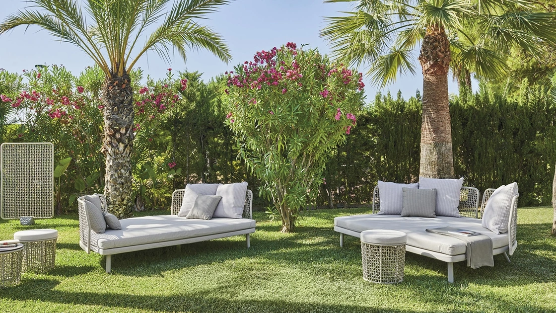 Divano Emma Daybed Compact in fibra intrecciata di Varaschin