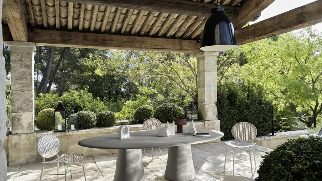 Tavolo Noa in resina spatolata di Gervasoni