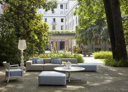 Divano e Pouf Pastics Outdoor di Kartell