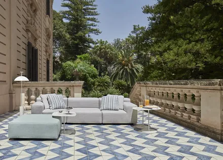 Divano e Pouf Pastics Outdoor di Kartell