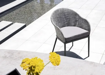 Poltroncina a pozzetto in tessuto tecnico PVC con cuscino imbottito Clever di Varaschin