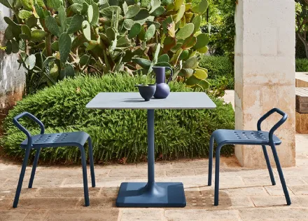 Sedia impilabile in alluminio Noss di Varaschin