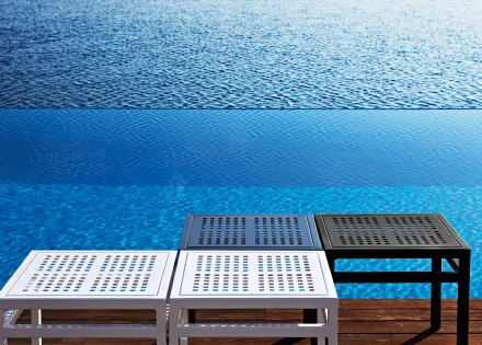 Tavolino in alluminio verniciato a polveri Victor di Varaschin